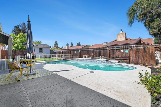 2043 Escalon Avenue, Clovis, CA 93611