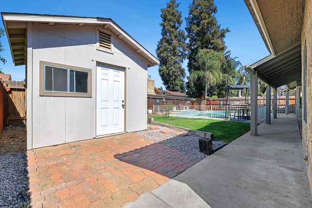 2043 Escalon Avenue, Clovis, CA 93611