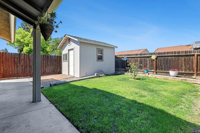 2043 Escalon Avenue, Clovis, CA 93611