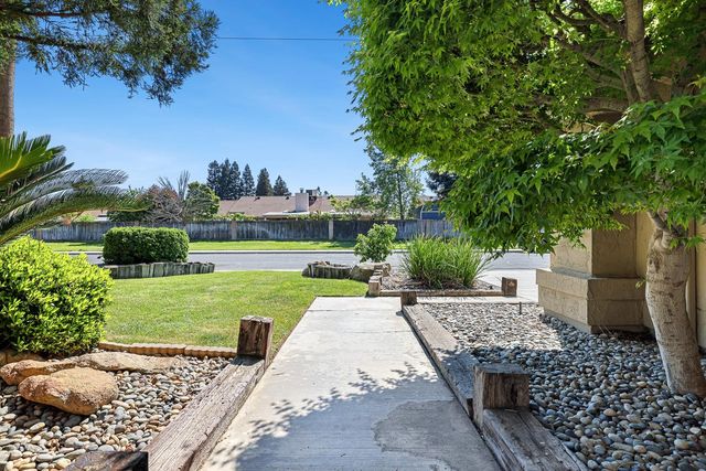 2043 Escalon Avenue, Clovis, CA 93611