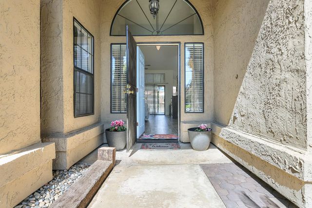 2043 Escalon Avenue, Clovis, CA 93611