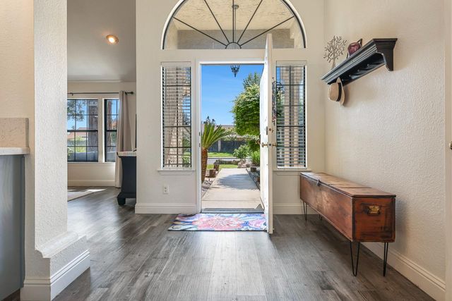 2043 Escalon Avenue, Clovis, CA 93611