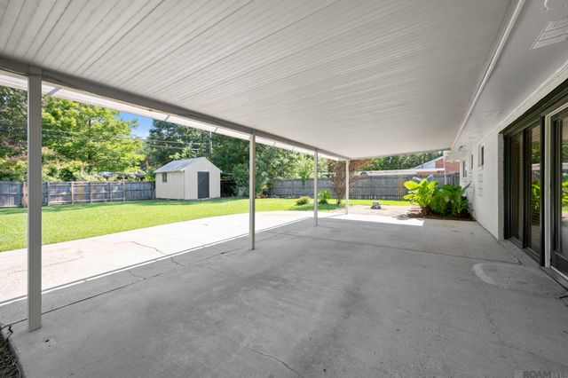 11555 Robin Hood Dr, Baton Rouge, LA 70815