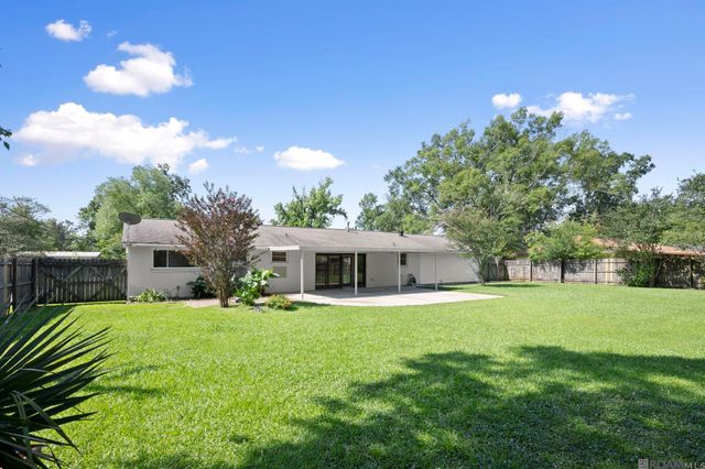 11555 Robin Hood Dr, Baton Rouge, LA 70815