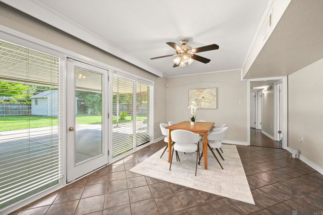 11555 Robin Hood Dr, Baton Rouge, LA 70815