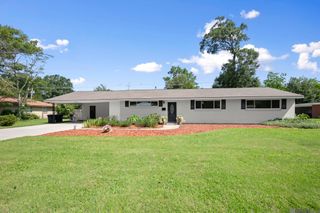 11555 Robin Hood Dr, Baton Rouge, LA 70815
