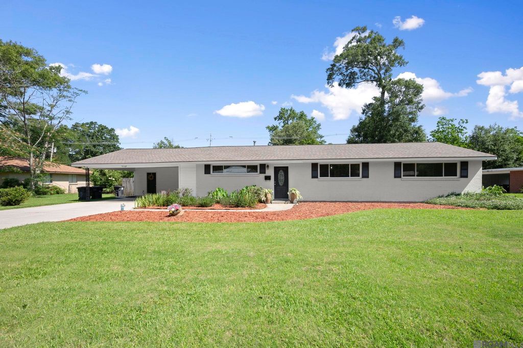 11555 Robin Hood Dr, Baton Rouge, LA 70815