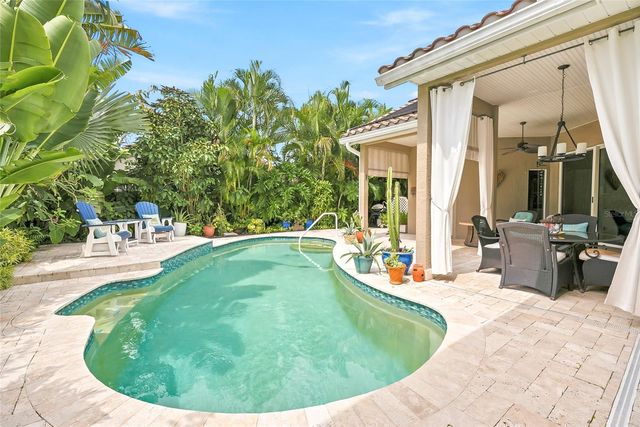 4851 WINDMILL PALM TERRACE NE, St Petersburg, FL 33703