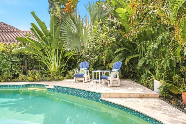4851 WINDMILL PALM TERRACE NE, St Petersburg, FL 33703