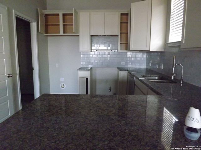 4902 Drovers Path, St Hedwig, TX 78152