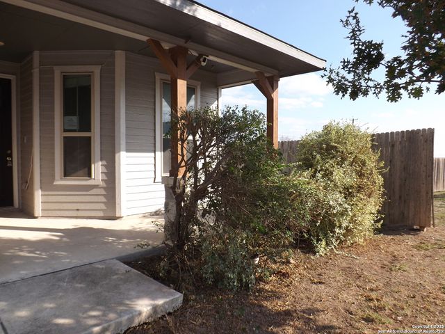 4902 Drovers Path, St Hedwig, TX 78152