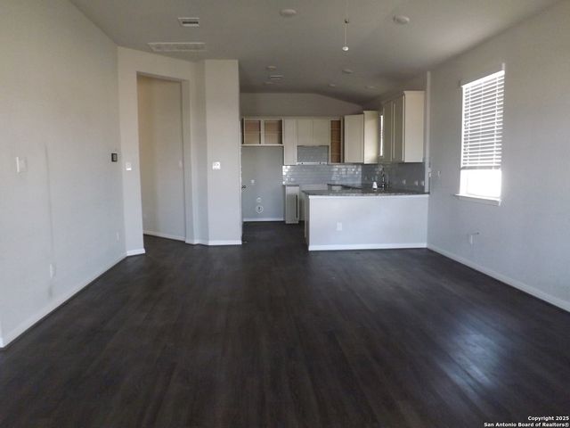 4902 Drovers Path, St Hedwig, TX 78152