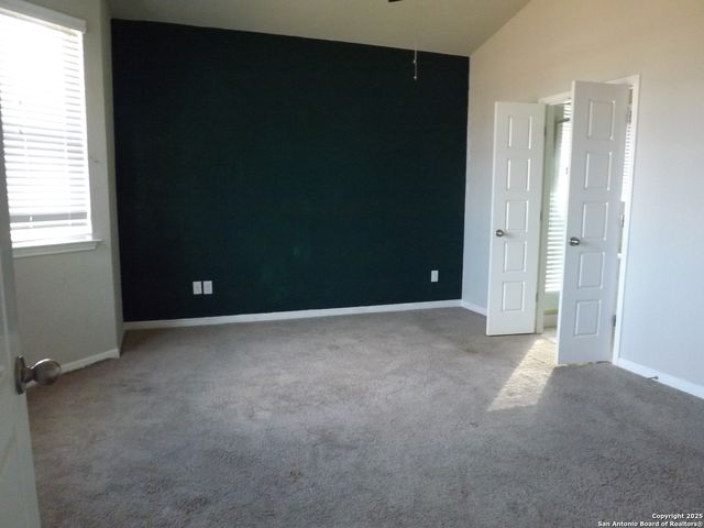 4902 Drovers Path, St Hedwig, TX 78152