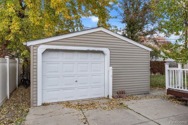 2115 E Hudson Avenue, Royal Oak, MI 48067