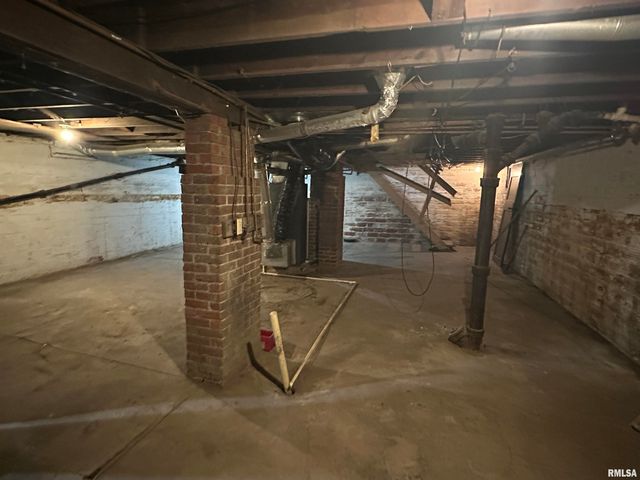 1909 E CEDAR Street, Springfield, IL 62703