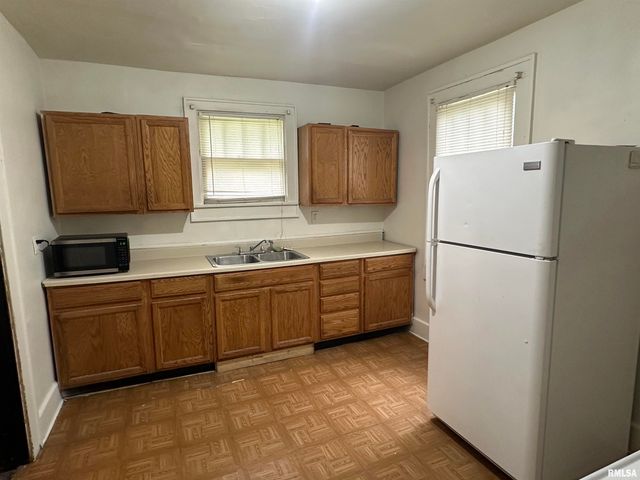 1909 E CEDAR Street, Springfield, IL 62703