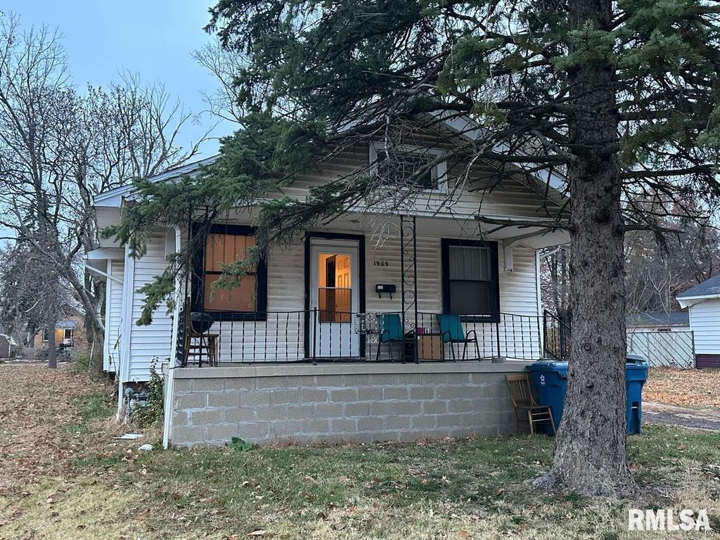 1909 E CEDAR Street, Springfield, IL 62703