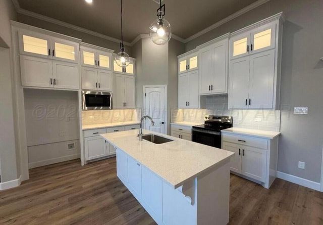 104 BULLRUSH Drive, Canyon, TX 79015