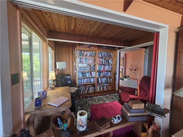 2228 Sandfiddler Rd RD, Virginia Beach, VA 23456