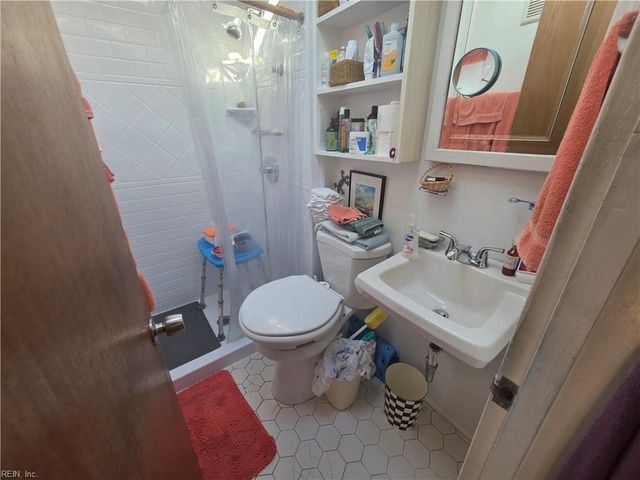 2228 Sandfiddler Rd RD, Virginia Beach, VA 23456
