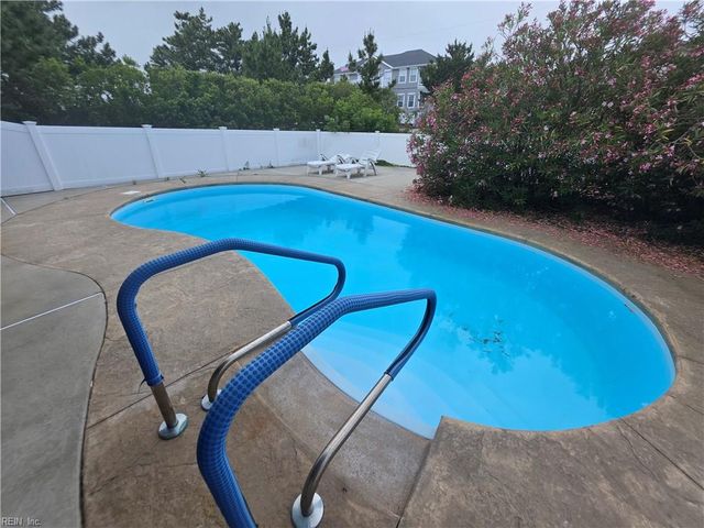 2228 Sandfiddler Rd RD, Virginia Beach, VA 23456