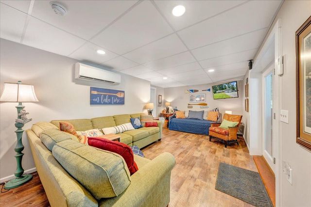 129 Douglas DR, Moneta, VA 24121