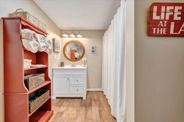 129 Douglas DR, Moneta, VA 24121