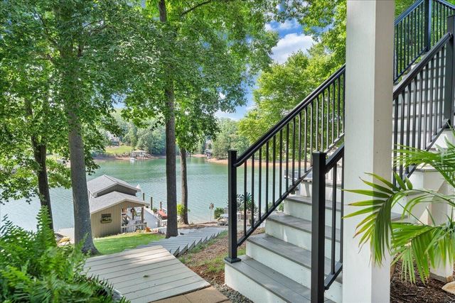 129 Douglas DR, Moneta, VA 24121