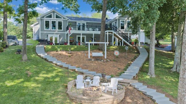 129 Douglas DR, Moneta, VA 24121
