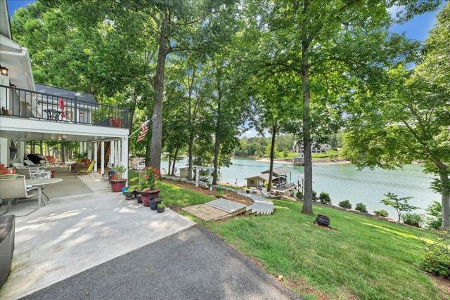 129 Douglas DR, Moneta, VA 24121