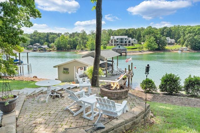 129 Douglas DR, Moneta, VA 24121