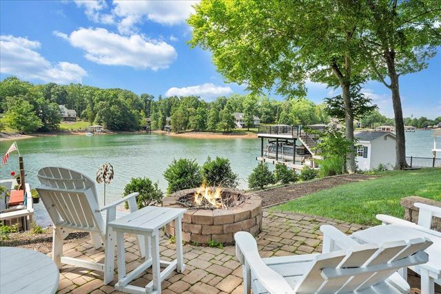 129 Douglas DR, Moneta, VA 24121