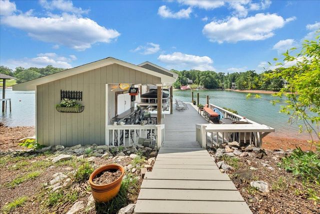 129 Douglas DR, Moneta, VA 24121