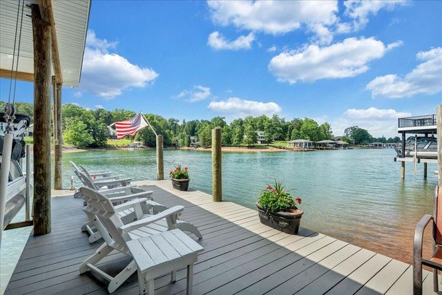 129 Douglas DR, Moneta, VA 24121