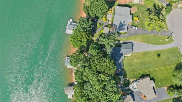 129 Douglas DR, Moneta, VA 24121