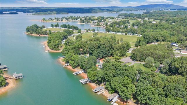 129 Douglas DR, Moneta, VA 24121