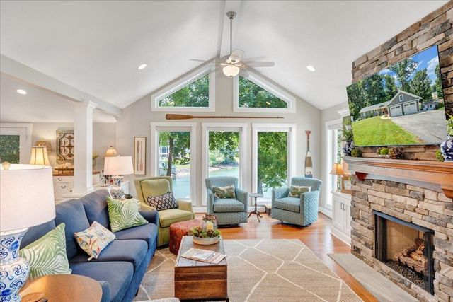 129 Douglas DR, Moneta, VA 24121