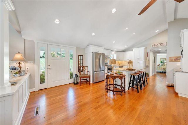 129 Douglas DR, Moneta, VA 24121