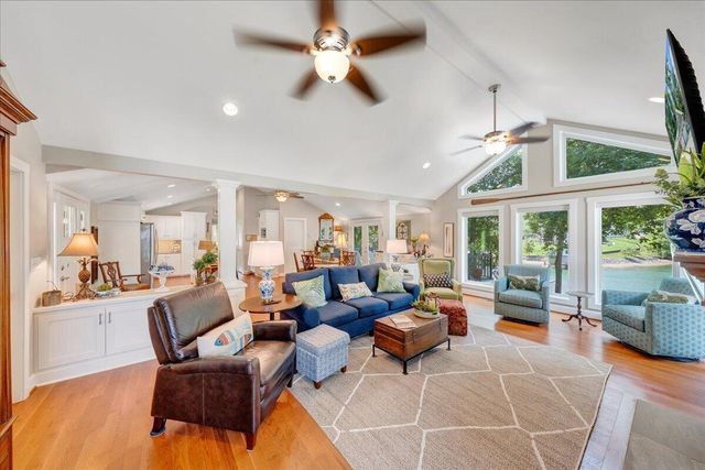 129 Douglas DR, Moneta, VA 24121