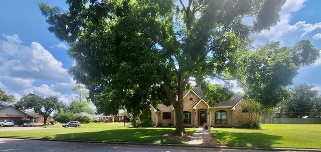 215 Ridgemont Drive, Alvin, TX 77511