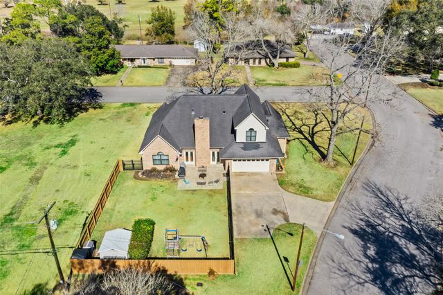 215 Ridgemont Drive, Alvin, TX 77511