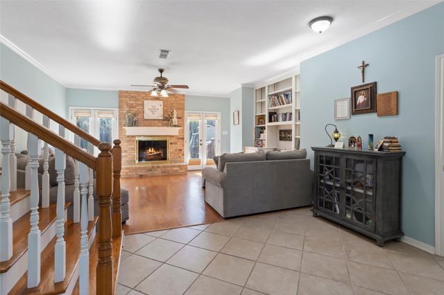 215 Ridgemont Drive, Alvin, TX 77511