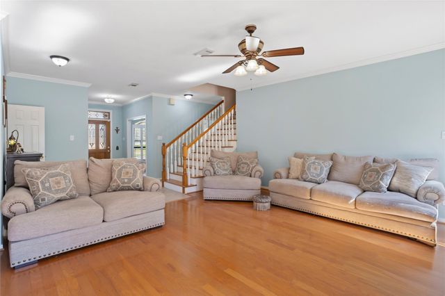 215 Ridgemont Drive, Alvin, TX 77511