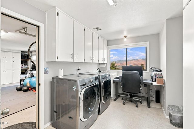 1750 Crestview Drive, Ashland, OR 97520