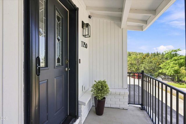 1750 Crestview Drive, Ashland, OR 97520