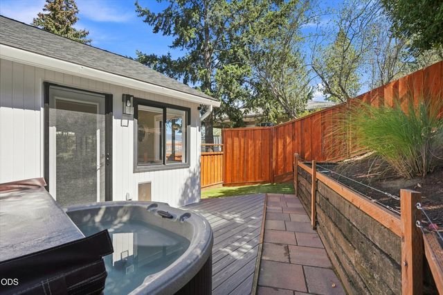 1750 Crestview Drive, Ashland, OR 97520