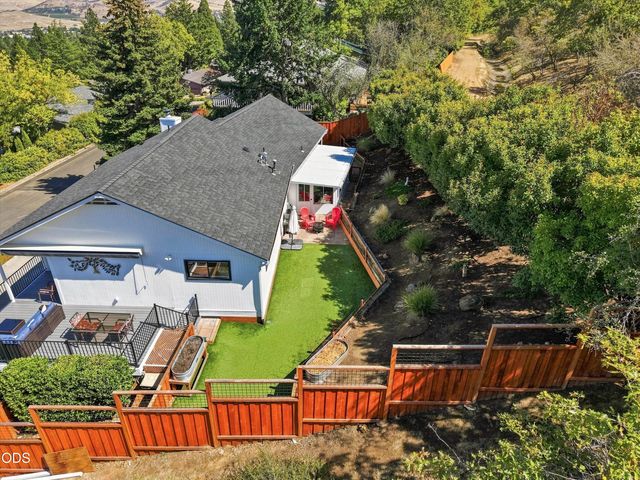 1750 Crestview Drive, Ashland, OR 97520
