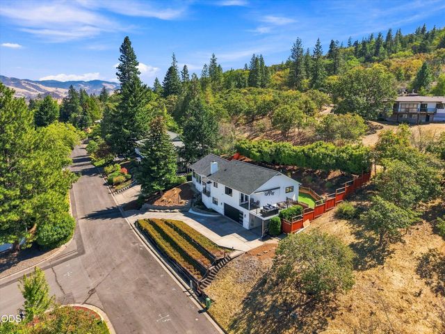 1750 Crestview Drive, Ashland, OR 97520