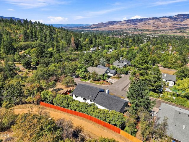 1750 Crestview Drive, Ashland, OR 97520