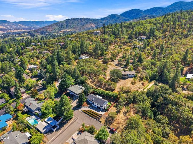 1750 Crestview Drive, Ashland, OR 97520
